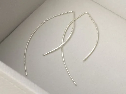 boucle-d-oreille-en-arc-poids-plume