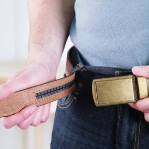 Ceinture et boucle en cuir pleine fleur