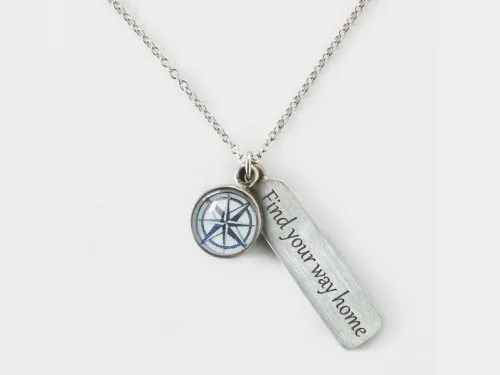 collier-rose-des-vents-fabrique-a-la-main