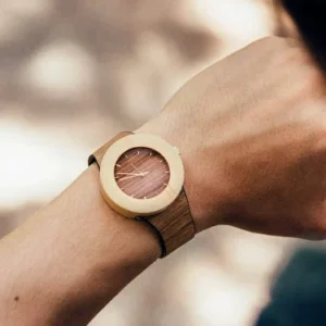 Montre de menuisier en teck et bambou