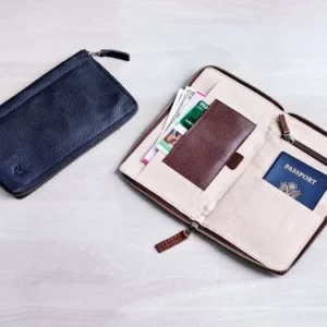 Porte-passeport zippé en cuir