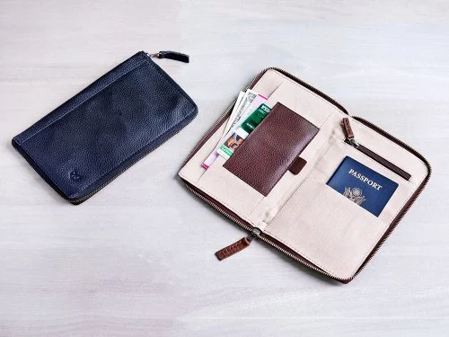 porte-passeport-zippe-en-cuir